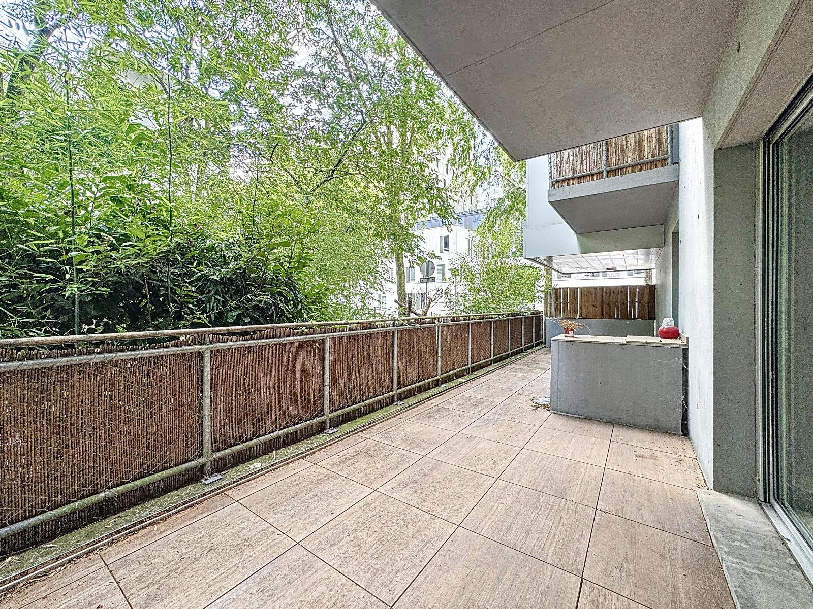 c02_00001-3499250105737375429