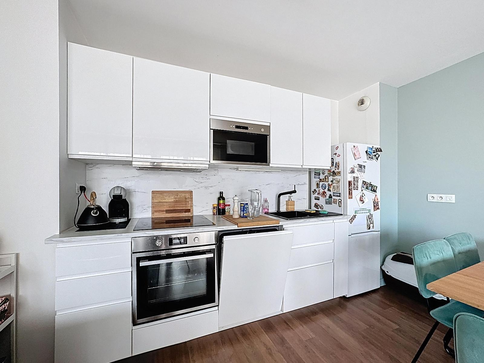 b32_00002-8248153518257380671