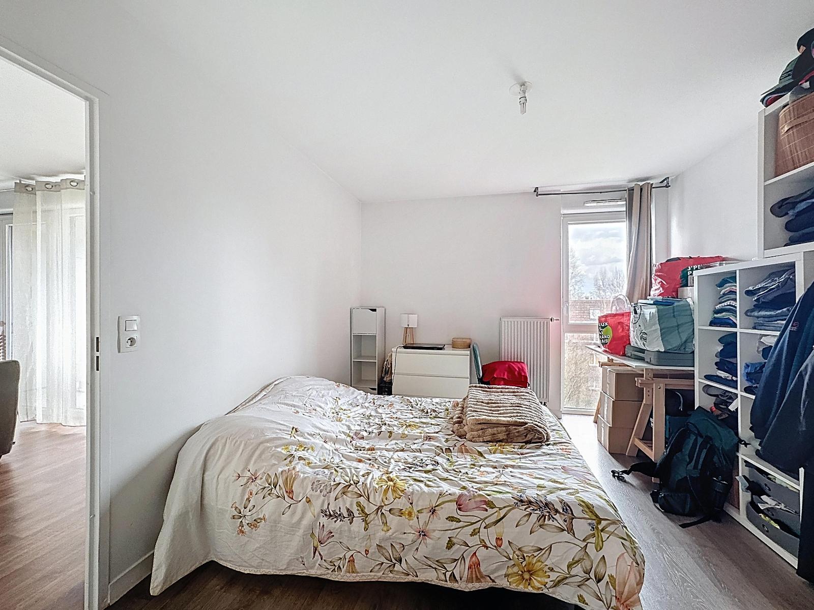 b32_00007-10845371215437908287